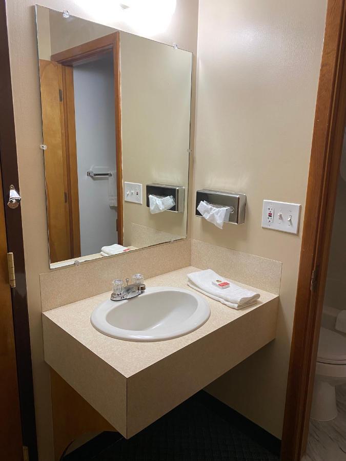 The Hemlock Inn Loudonville Εξωτερικό φωτογραφία