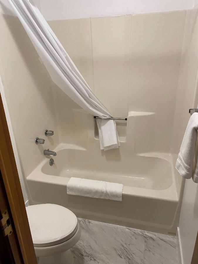 The Hemlock Inn Loudonville Εξωτερικό φωτογραφία
