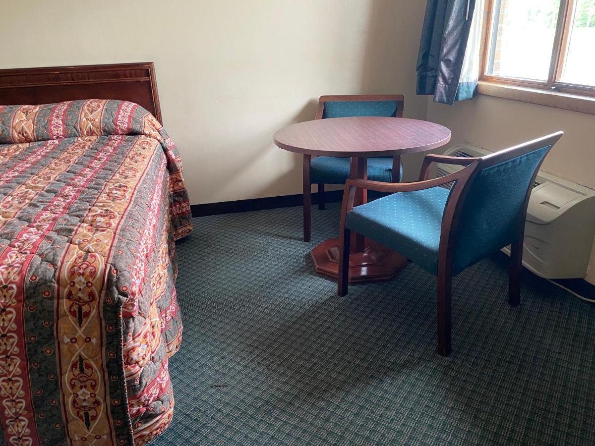 The Hemlock Inn Loudonville Εξωτερικό φωτογραφία